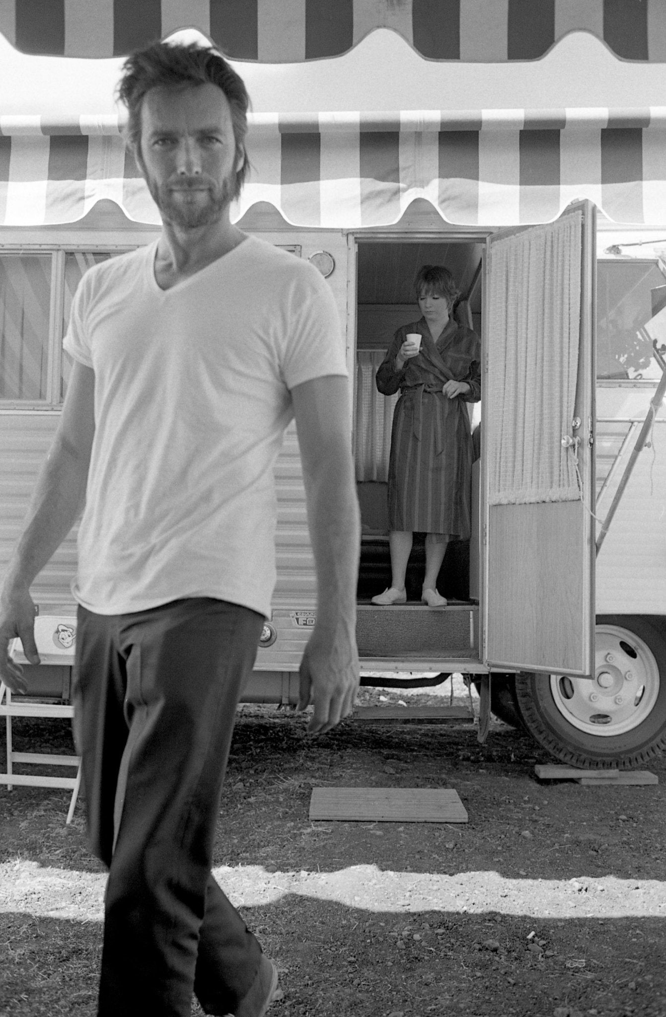Eastwood and MacLaine Behind the Scenes - Studio CT
