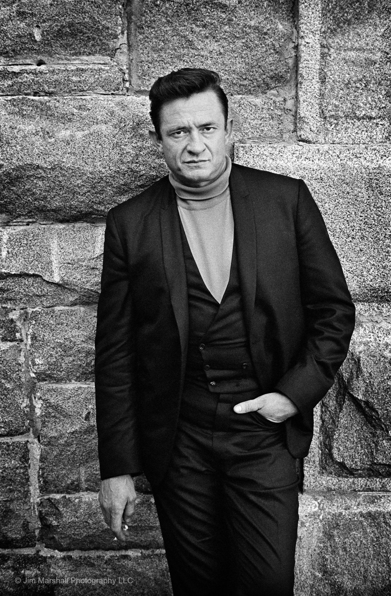 JOHNNY CASH OUTSIDE FOLSOM PRISON 1968 - Studio CT