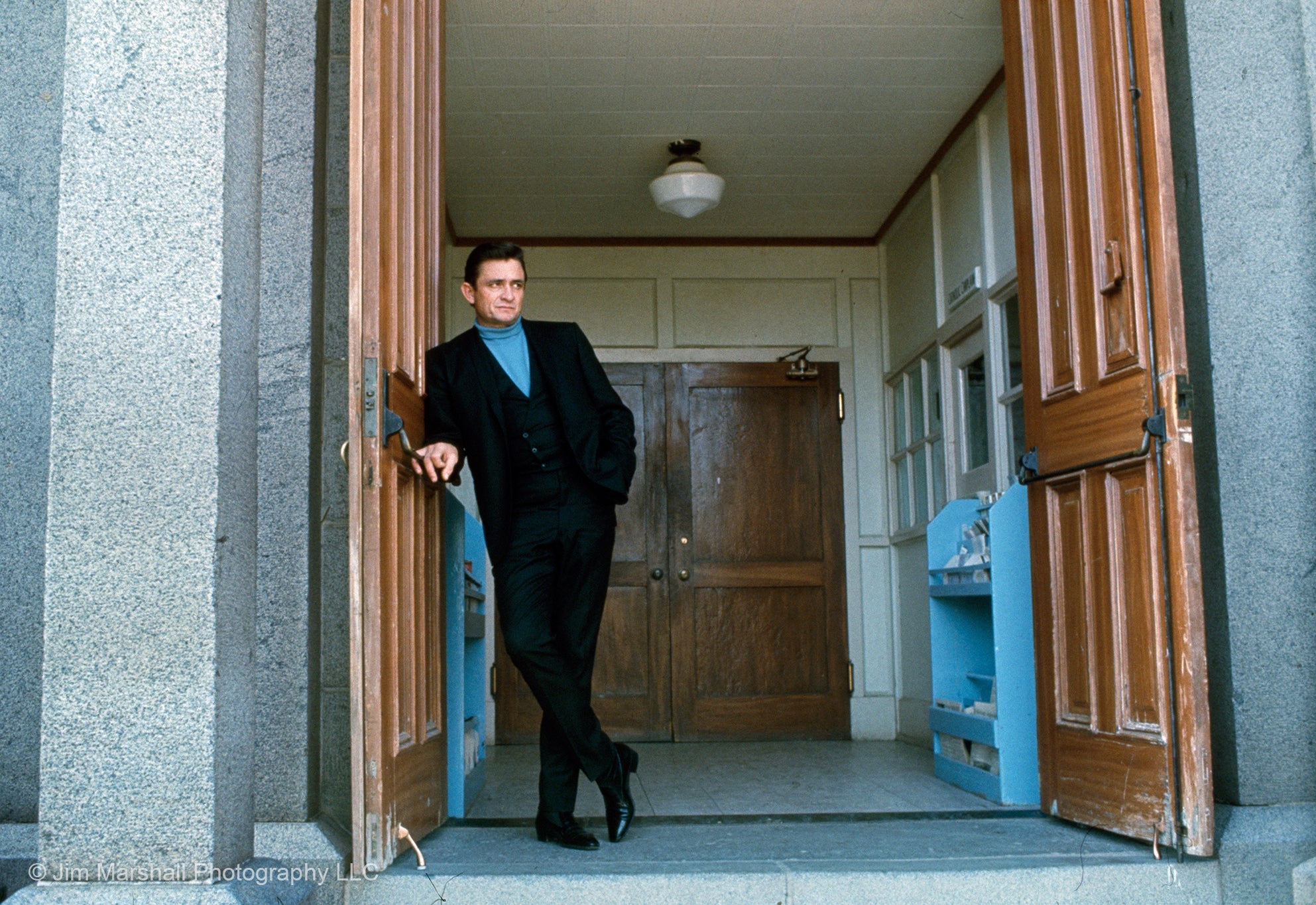 JOHNNY CASH Outside Greystone Chapel FOLSOM PRISON 1968 - Studio CT