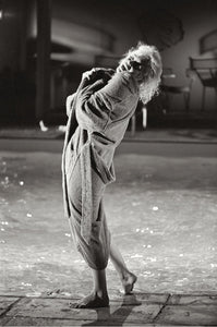 Marilyn Monroe Poolside with a Robe, 1962 - Studio CT